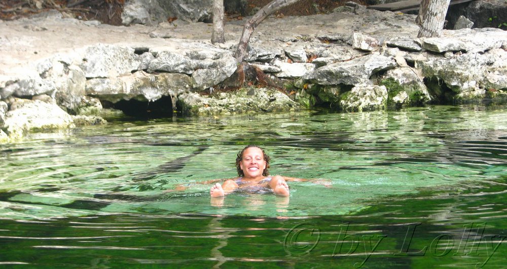 lolly in cenote azul.jpg