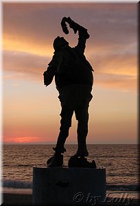 ze man in the sunset.jpg